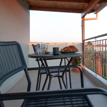 Διαμέρισμα Kamari Luxury *